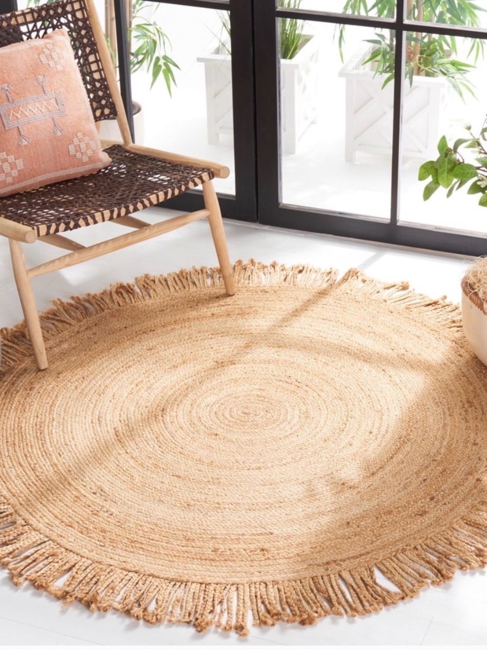 Safavieh Natural Jute Round Fringe Rug - Tan